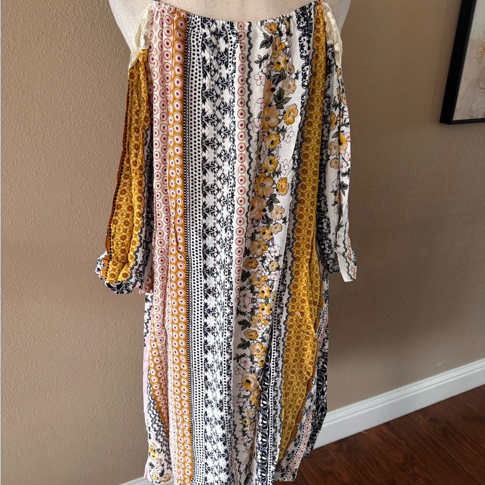 Bohemian Off-Shoulder Dress with Lace Trim - Picture 8 of 9